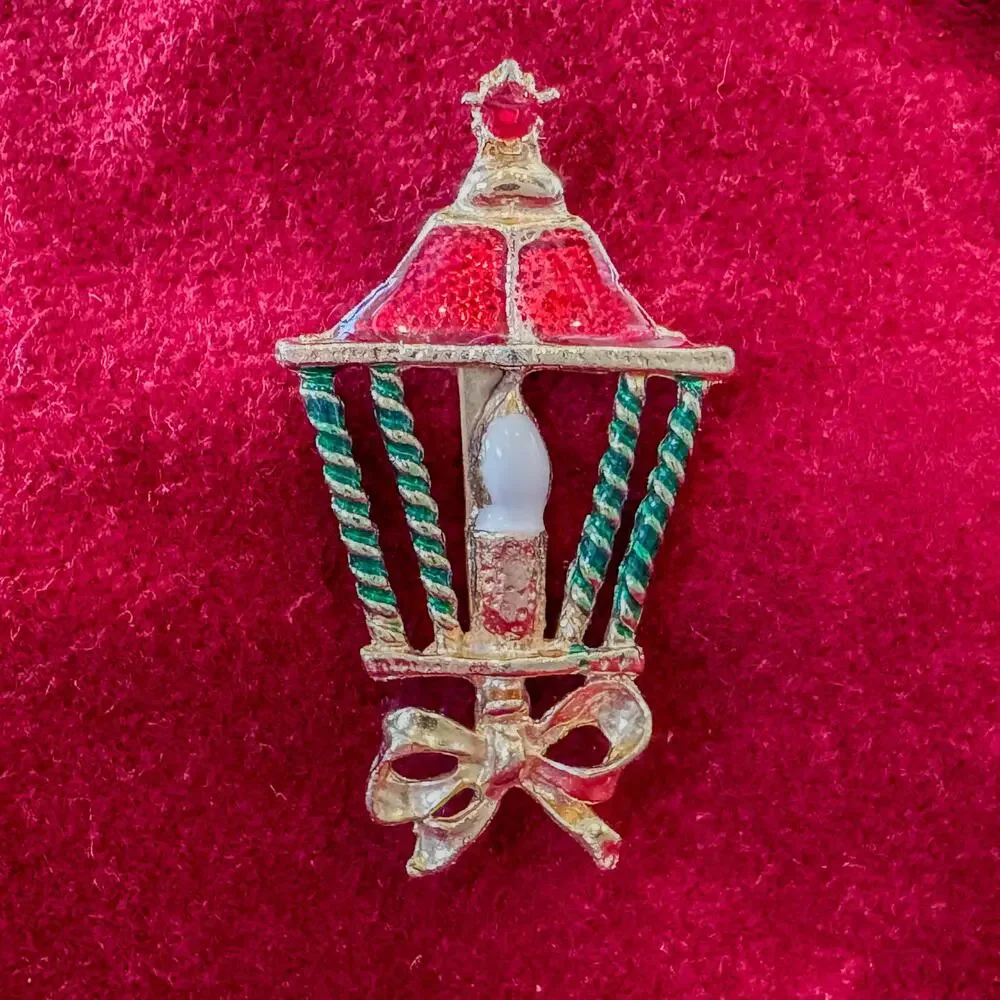 Vintage Christmas Lantern Brooch Pin Gold Tone Red Green Enamel Holiday 1.75”